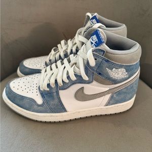 Air Jordan 1 OG ‘Hyper Royal’ Size 9.